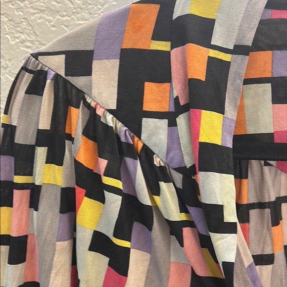 CHANEL Multicolored Zippered Top with Geometric Design. - Picture 5 of 10